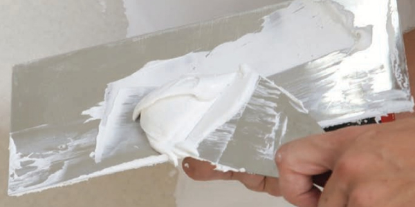 Χρήση στόκου ProForm με σπάτουλα κατά την εφαρμογή σε γυψοσανίδα